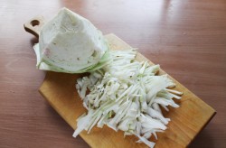 Тушеная капуста со свининой - шаг 5