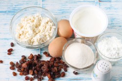 Творожная запеканка с крахмалом в духовке - шаг 1