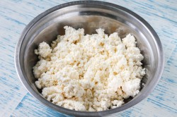 Творожная запеканка с крахмалом в духовке - шаг 2