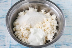 Творожная запеканка с крахмалом в духовке - шаг 3