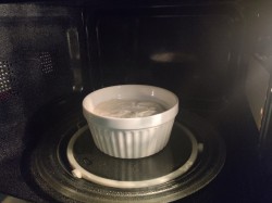 Творожная запеканка в микроволновке с манкой - шаг 6