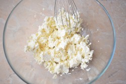 Творожно сметанный крем для торта - шаг 4 Творожно сметанный крем для торта - шаг 4