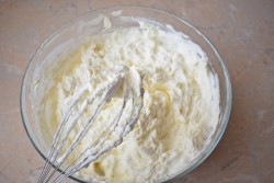 Творожно сметанный крем для торта - шаг 6 Творожно сметанный крем для торта - шаг 6