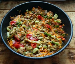 Удон со свининой и овощами в соусе терияки - шаг 8 Удон со свининой и овощами в соусе терияки - шаг 8