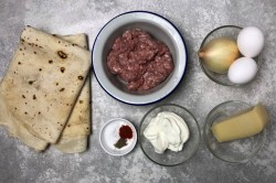 Улитка из лаваша с фаршем в духовке пирог - шаг 1