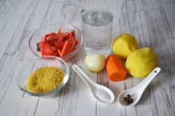 Уха из брюшек семги с пшеном - шаг 1 Уха из брюшек семги с пшеном - шаг 1