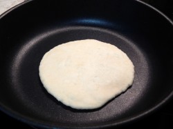 Узбекская катлама с луком лепешки из слоеного теста - шаг 10