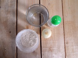 Узбекская катлама с луком лепешки из слоеного теста - шаг 1