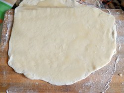 Узбекская катлама с луком лепешки из слоеного теста - шаг 6