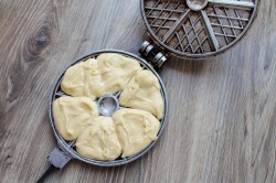 Вафельное печенье в вафельнице - шаг 7