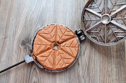 Вафельное печенье в вафельнице - шаг 8