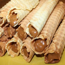 Вафельные трубочки на маргарине и масле со сгущенкой