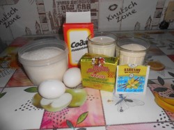 Ванильный манник на кефире без муки с кремом из сметаны - шаг 1