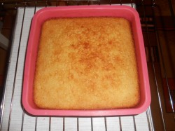 Ванильный манник на кефире без муки с кремом из сметаны - шаг 9