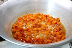 Варенье из абрикосов с ядрышками из косточек на зиму - шаг 6 Варенье из абрикосов с ядрышками из косточек на зиму - шаг 6