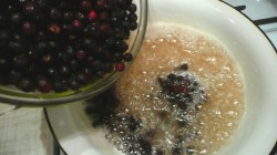 Варенье из ирги с лимоном на зиму - шаг 4