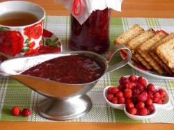 Варенье из лесной земляники пятиминутка на зиму - шаг 7