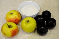 Варенье из слив и яблок на зиму - шаг 1