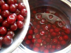 Простое варенье из вишни с косточкой - шаг 3