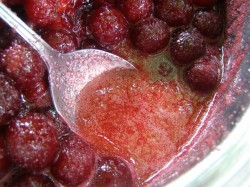 Простое варенье из вишни с косточкой - шаг 6