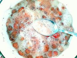 Варенье пятиминутка из клубники - шаг 6