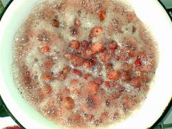 Варенье пятиминутка из клубники - шаг 5