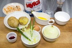 Вареники с картошкой и квашеной капустой - шаг 1 Вареники с картошкой и квашеной капустой - шаг 1