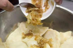 Вареники с картошкой и квашеной капустой - шаг 16 Вареники с картошкой и квашеной капустой - шаг 16