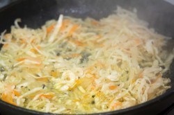 Вареники с картошкой и квашеной капустой - шаг 4 Вареники с картошкой и квашеной капустой - шаг 4