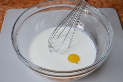 Ватрушки с копченым сыром и укропом из дрожжевого теста - шаг 2