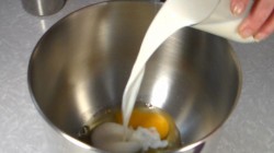 Ватрушки с творогом и джемом - шаг 2 Ватрушки с творогом и джемом - шаг 2