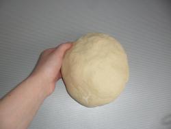 Ватрушки с творогом на тесте со свежими дрожжами - шаг 1 Ватрушки с творогом на тесте со свежими дрожжами - шаг 1