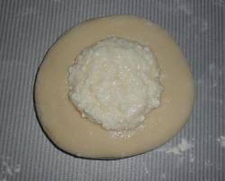 Ватрушки с творогом на тесте со свежими дрожжами - шаг 5 Ватрушки с творогом на тесте со свежими дрожжами - шаг 5