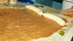 Рулет с бананом Весёлая обезьянка - шаг 6