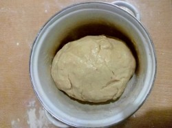 Булочки Весёлая семейка из дрожжевого теста с вареньем - шаг 6 Булочки Весёлая семейка из дрожжевого теста с вареньем - шаг 6
