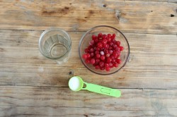 Вино из красной смородины домашнее - шаг 1