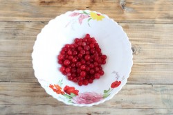 Вино из красной смородины домашнее - шаг 2