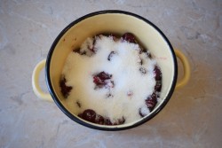 Вишневое варенье без косточек на зиму - шаг 2 Вишневое варенье без косточек на зиму - шаг 2