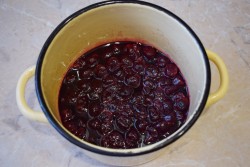 Вишневое варенье без косточек на зиму - шаг 4 Вишневое варенье без косточек на зиму - шаг 4