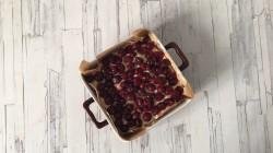 Вишневый пирог с замороженной вишней - шаг 9