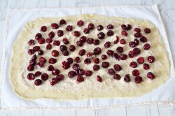 Вишневый штрудель с вишней - шаг 11