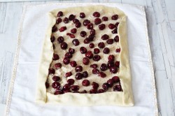 Вишневый штрудель с вишней - шаг 12
