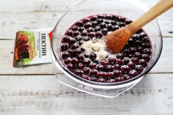 Густое варенье из вишни с косточкой - шаг 4