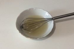 Вкусная заправка для овощного салата - шаг 3