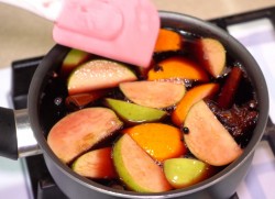 Фруктовый глинтвейн с красным вином и коньяком - шаг 11 Фруктовый глинтвейн с красным вином и коньяком - шаг 11