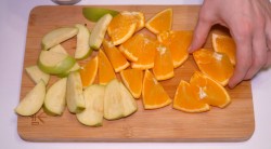 Фруктовый глинтвейн с красным вином и коньяком - шаг 1 Фруктовый глинтвейн с красным вином и коньяком - шаг 1