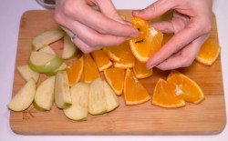 Фруктовый глинтвейн с красным вином и коньяком - шаг 2 Фруктовый глинтвейн с красным вином и коньяком - шаг 2