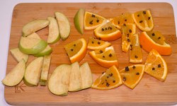 Фруктовый глинтвейн с красным вином и коньяком - шаг 3 Фруктовый глинтвейн с красным вином и коньяком - шаг 3