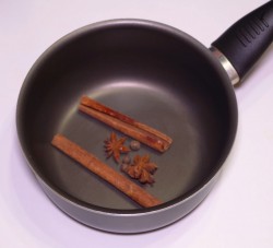 Фруктовый глинтвейн с красным вином и коньяком - шаг 4 Фруктовый глинтвейн с красным вином и коньяком - шаг 4