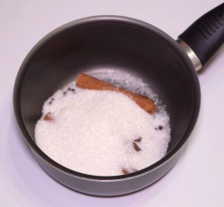 Фруктовый глинтвейн с красным вином и коньяком - шаг 6 Фруктовый глинтвейн с красным вином и коньяком - шаг 6